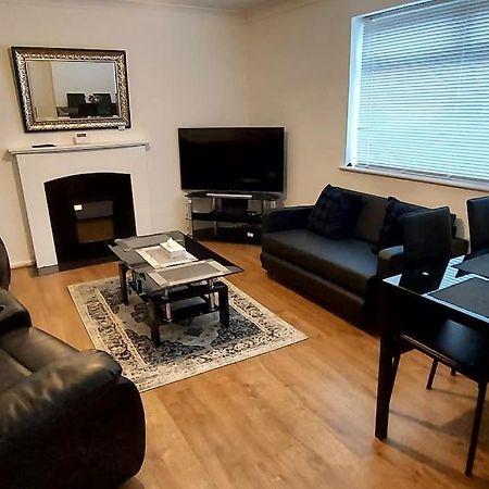 Maisonette With Patio 1 Double Bed Urmston Exterior photo
