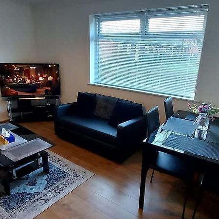Maisonette With Patio 1 Double Bed Urmston Exterior photo
