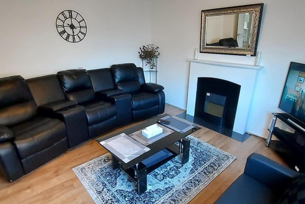 Maisonette With Patio 1 Double Bed Urmston Exterior photo
