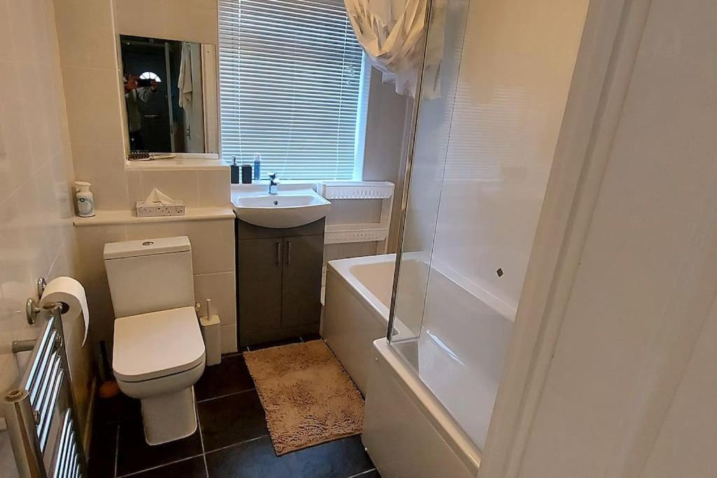 Maisonette With Patio 1 Double Bed Urmston Exterior photo