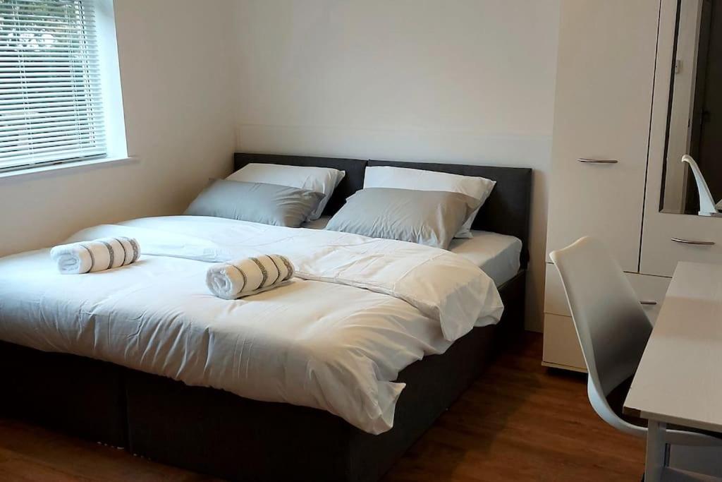 Maisonette With Patio 1 Double Bed Urmston Exterior photo