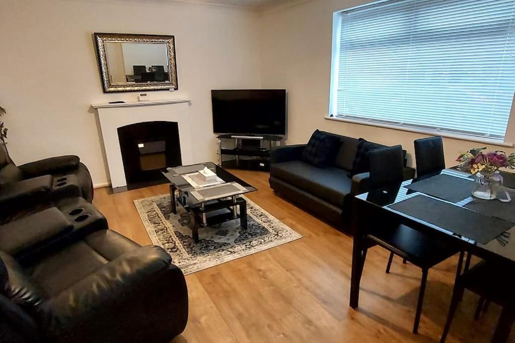 Maisonette With Patio 1 Double Bed Urmston Exterior photo