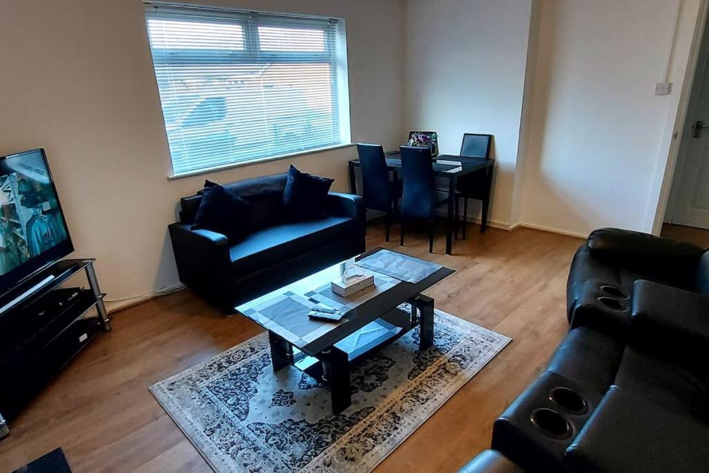 Maisonette With Patio 1 Double Bed Urmston Exterior photo