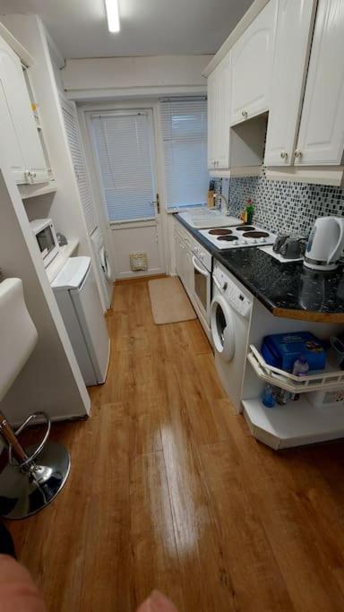 Maisonette With Patio 1 Double Bed Urmston Exterior photo