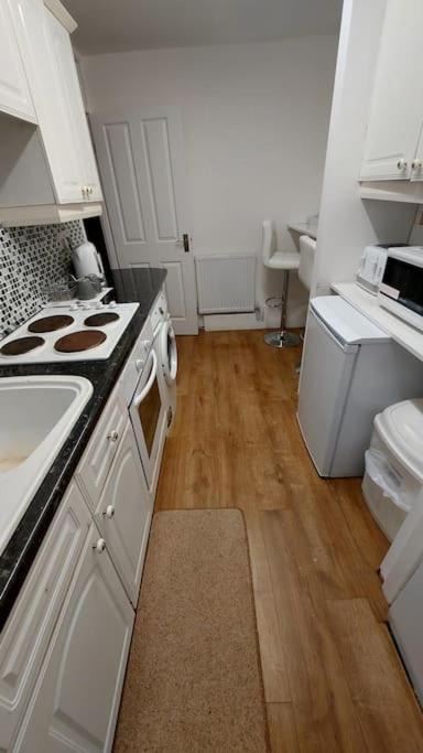 Maisonette With Patio 1 Double Bed Urmston Exterior photo