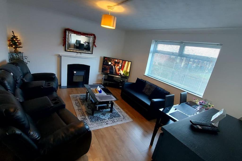 Maisonette With Patio 1 Double Bed Urmston Exterior photo