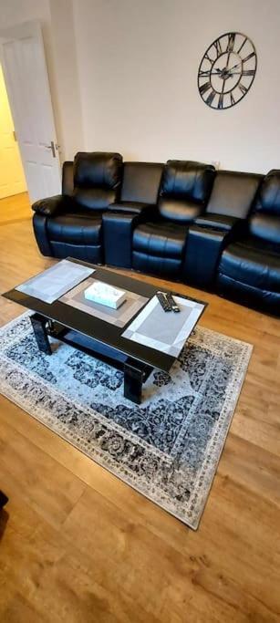 Maisonette With Patio 1 Double Bed Urmston Exterior photo