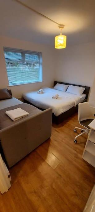 Maisonette With Patio 1 Double Bed Urmston Exterior photo