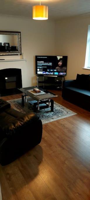Maisonette With Patio 1 Double Bed Urmston Exterior photo