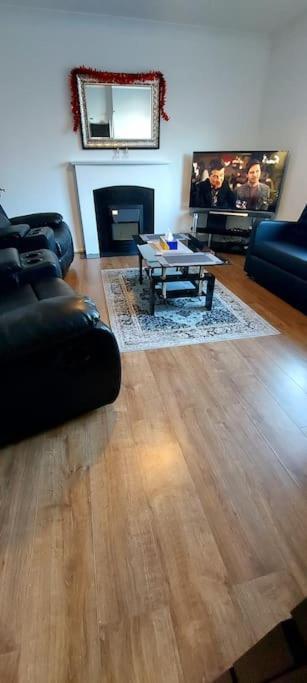 Maisonette With Patio 1 Double Bed Urmston Exterior photo
